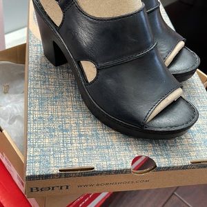 COPY - Wekiva Born black open toe platform sandals. Brand new in box with tags..